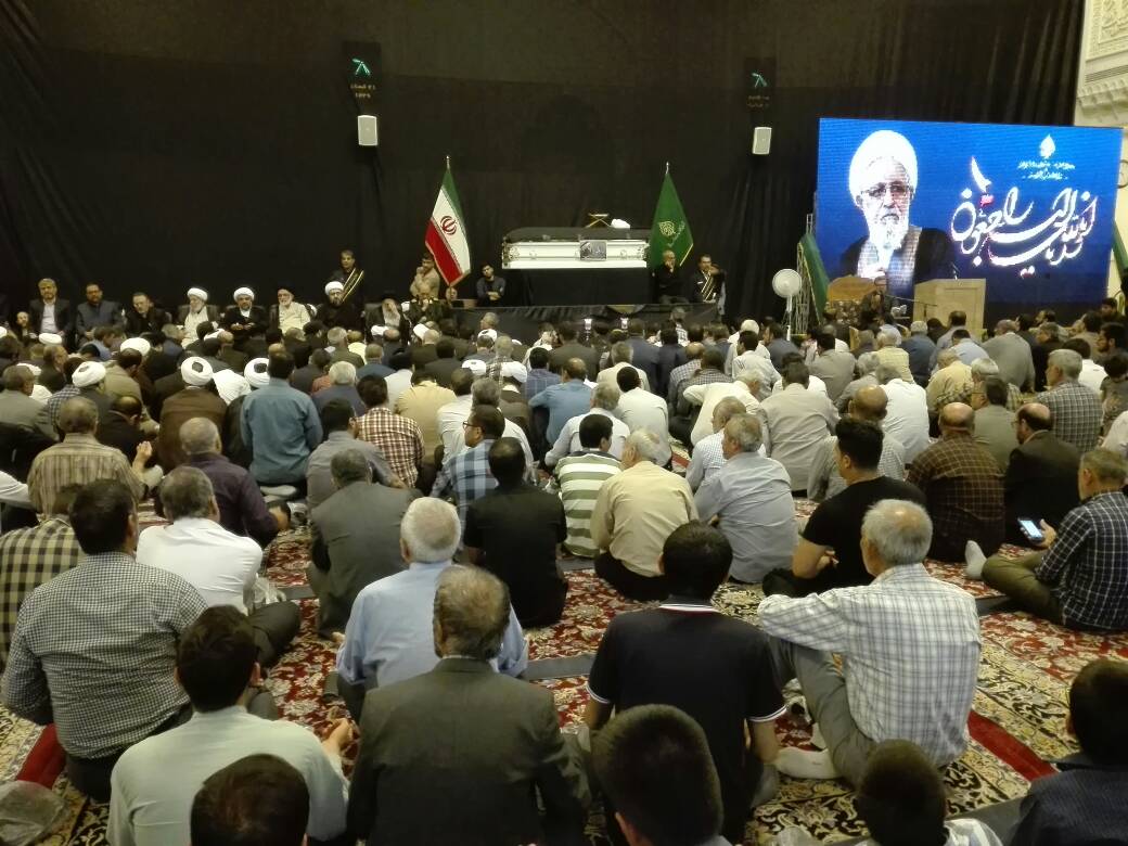 وداع شیرازی ها با امام جمعه اخلاقمدار خود/ همه آمدند