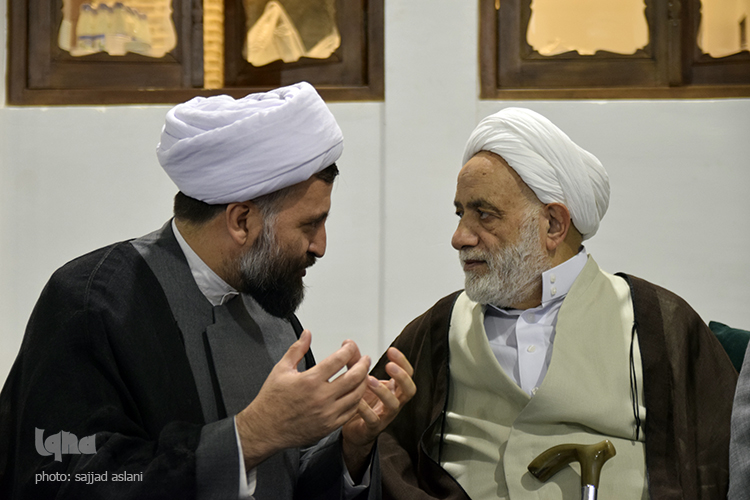 گردهمایی مفسران قرآن و نهج البلاغه با حضور حاج آقا قرایتی و امام جمعه ی اصفهان در روز 3شنبه در حسینیه ی دیانی برگزار شد