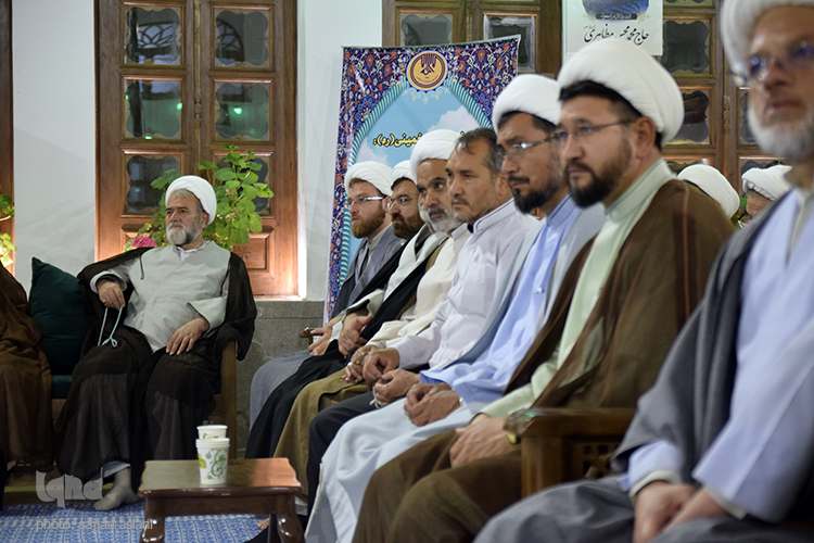 گردهمایی مفسران قرآن و نهج البلاغه با حضور حاج آقا قرایتی و امام جمعه ی اصفهان در روز 3شنبه در حسینیه ی دیانی برگزار شد