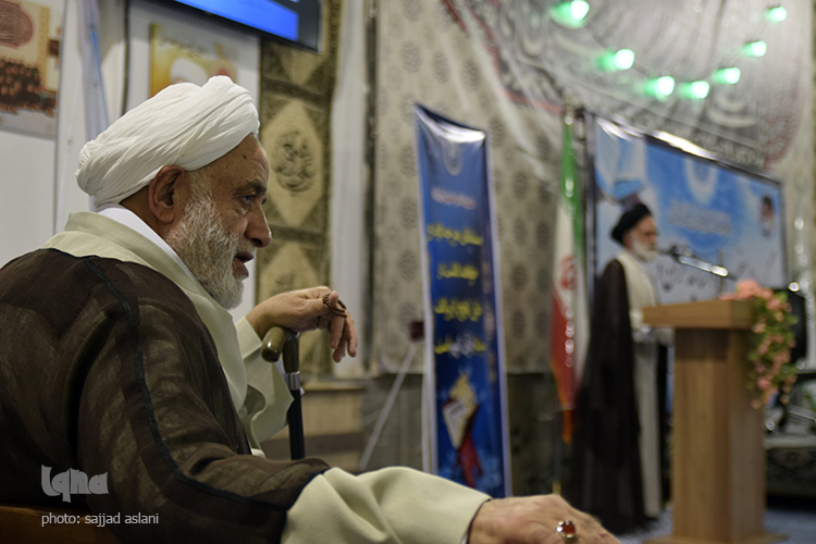 گردهمایی مفسران قرآن و نهج البلاغه با حضور حاج آقا قرایتی و امام جمعه ی اصفهان در روز 3شنبه در حسینیه ی دیانی برگزار شد