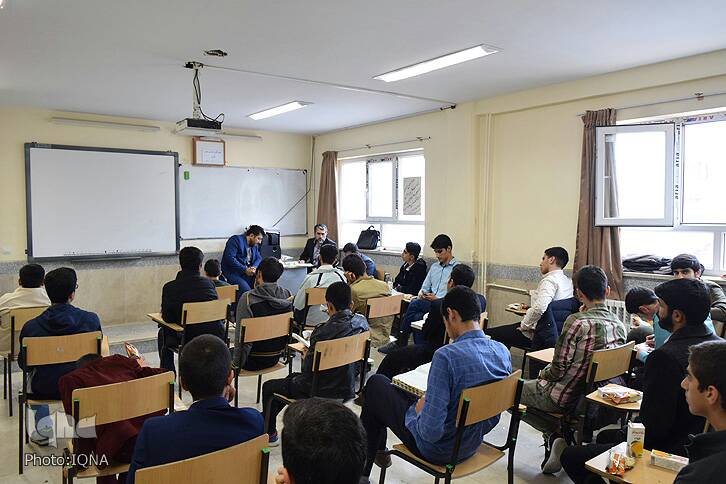 گزارش تصویری مسابقات قرآن دانش&zwnj;آموزان و فرهنگیان لرستان