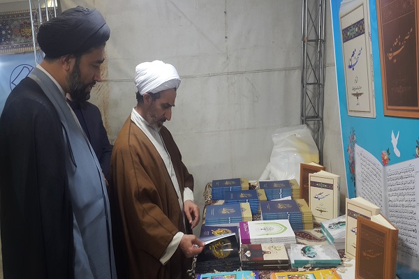 معاون آموزش حوزه‌های علمیه از نمایشگاه تولیدات حوزه بازدید کرد
