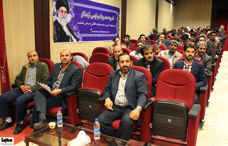 تقدیر از برگزیدگان مسابقات قرآن بنیاد شهید همدان