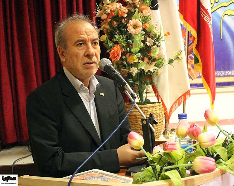 تقدیر از برگزیدگان مسابقات قرآن بنیاد شهید همدان