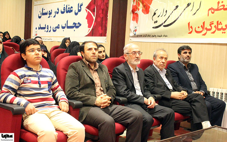 تقدیر از برگزیدگان مسابقات قرآن بنیاد شهید همدان