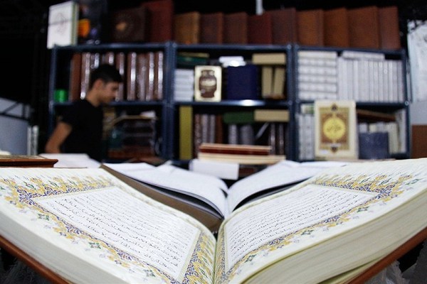 قرآنهای بدون مجوز از نمایشگاه کتاب جمعآوری شدند قرآنهای بدون مجوز از نمایشگاه کتاب جمعآوری شدند