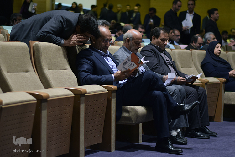 بزرگداشت معلیمین منتخب استان با حضور استاندار اصفهان و رییس امور بین الممل وزارت  در سالن همایش های سیتی سنتر اصفهان در روز 5 شنبه 20/2 برگزار شد