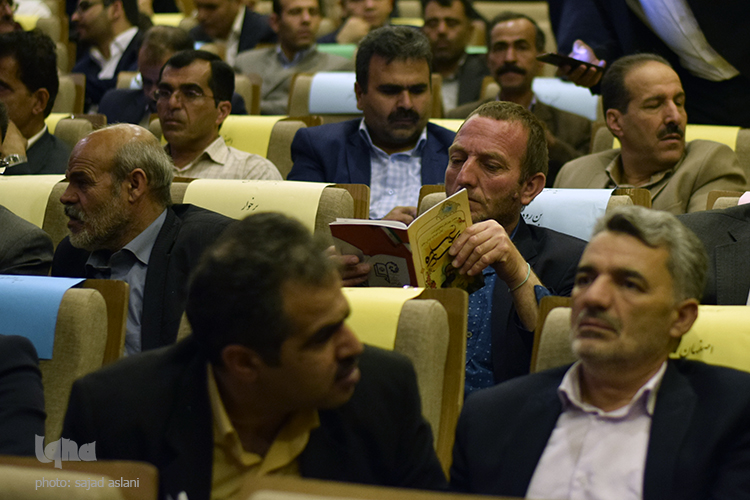 بزرگداشت معلیمین منتخب استان با حضور استاندار اصفهان و رییس امور بین الممل وزارت  در سالن همایش های سیتی سنتر اصفهان در روز 5 شنبه 20/2 برگزار شد