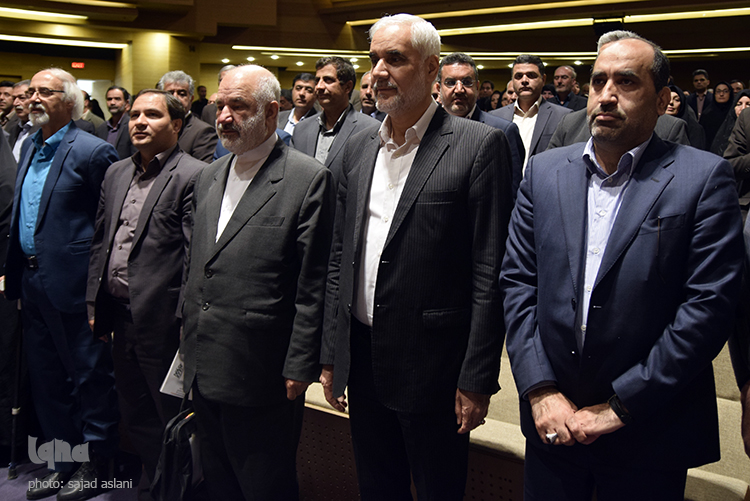 بزرگداشت معلیمین منتخب استان با حضور استاندار اصفهان و رییس امور بین الممل وزارت  در سالن همایش های سیتی سنتر اصفهان در روز 5 شنبه 20/2 برگزار شد