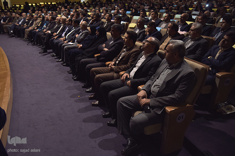 بزرگداشت معلیمین منتخب استان با حضور استاندار اصفهان و رییس امور بین الممل وزارت  در سالن همایش های سیتی سنتر اصفهان در روز 5 شنبه 20/2 برگزار شد