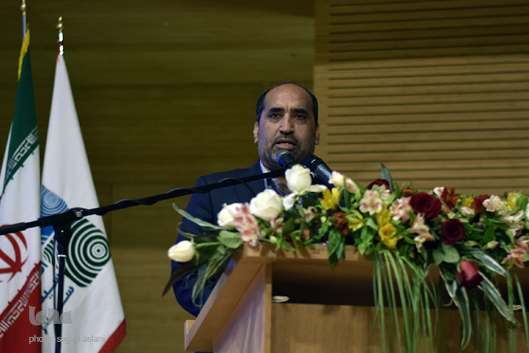 بزرگداشت معلیمین منتخب استان با حضور استاندار اصفهان و رییس امور بین الممل وزارت  در سالن همایش های سیتی سنتر اصفهان در روز 5 شنبه 20/2 برگزار شد