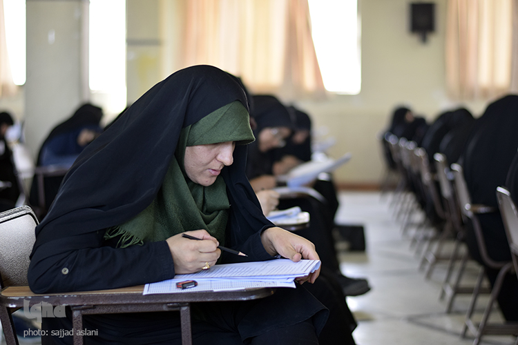 آزمون طرح اعطای مدرک به حافظان قرآن در ساعت 8:15 صبح جمعه در دانشگاه معارف قرآن و عترت واقع در خیابان شهیدان غربی برگزار شد