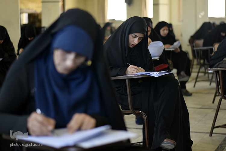 آزمون طرح اعطای مدرک به حافظان قرآن در ساعت 8:15 صبح جمعه در دانشگاه معارف قرآن و عترت واقع در خیابان شهیدان غربی برگزار شد