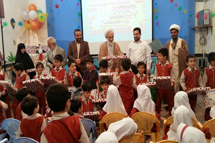 مراسم شکرانه قرآنآموزان کودک و نوجوان قمی برگزار شد مراسم شکرانه قرآنآموزان کودک و نوجوان قمی برگزار شد