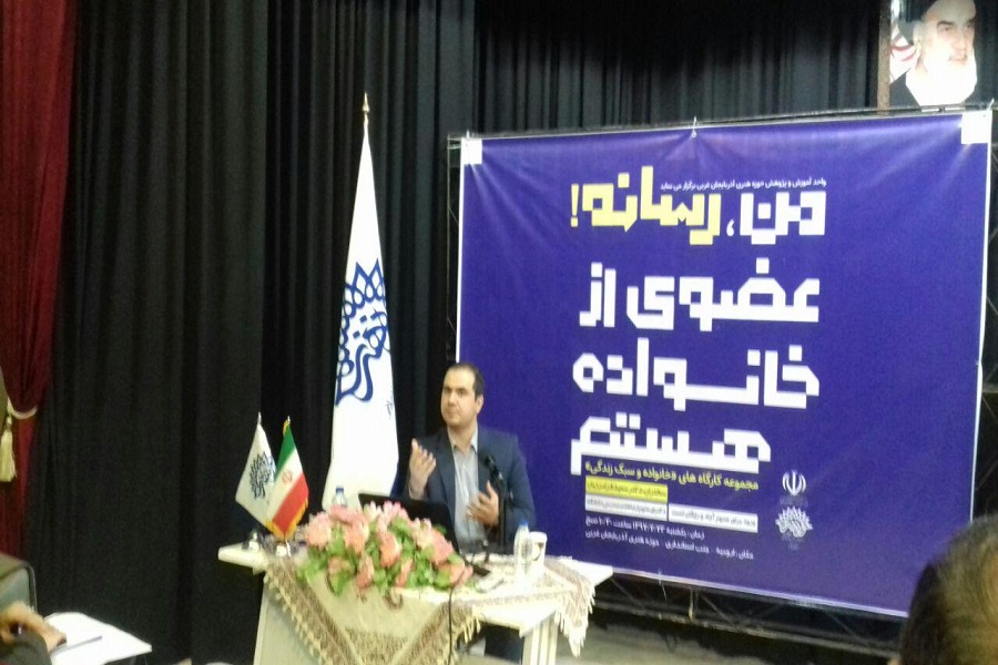 رسانه ها به فرآیند ساخته شدن هویت کمک می کنند