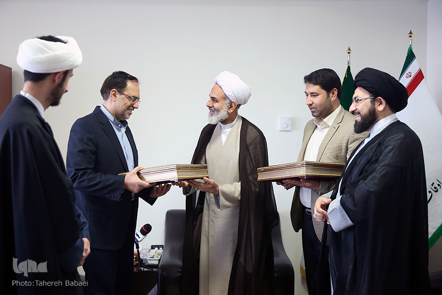 تجلیل رئیس سازمان اوقاف از «مختار دهقان»/ برگزیدگان مسابقات به فکر استعدادیابی باشند