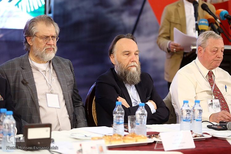تسلط آمریکاییها بر جهان با امپراطوری پولی تسلط آمریکاییها بر جهان با امپراطوری پولی