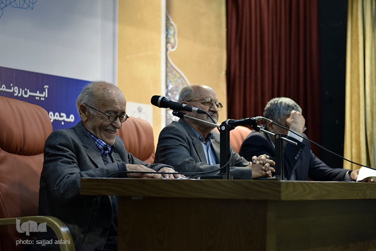 رونمایی از کتاب اصفهان و انقلاب رونمایی از کتاب اصفهان و انقلاب