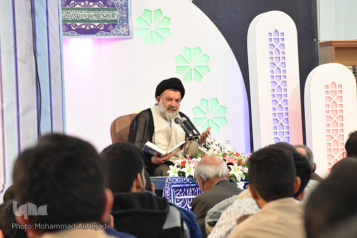 گزارش تصویری اولین برنامه تفسیر قرآن رمضان 97 گزارش تصویری اولین برنامه تفسیر قرآن رمضان 97