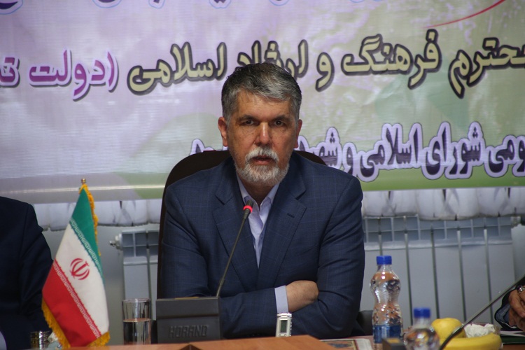 هنر اسلامی و ایرانی در فرش ایرانی تجلی یافته است