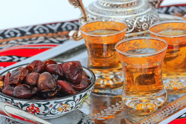 شیر ولرم و خرما بهترین پیشنهاد برای افطار