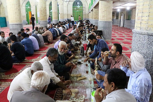 نخ صد بند یادگار بندری&zwnj;ها از ماه رمضان/ تقسیم افطاری با همسایه