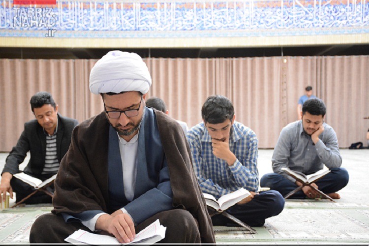 برگزاری محفل انس با قرآن در مسجد دانشگاه تبریز
