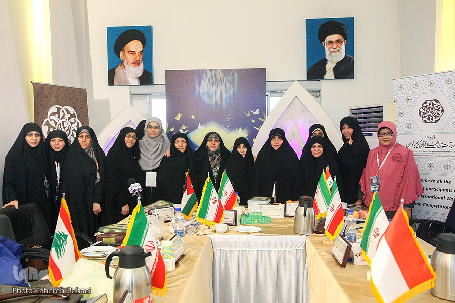 نمایش دیپلماسی وحدت با «یک کتاب، یک امت»/ شاخه‌های گل؛ پاسخی به ایران‌ستیزان