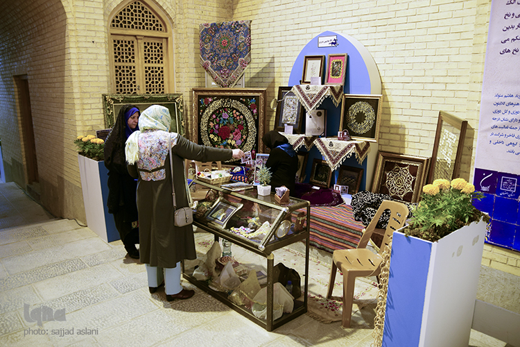 برگزاری نمایشگاه مشاغل سنتی اصفهان در راه شاهی خیابان استانداری