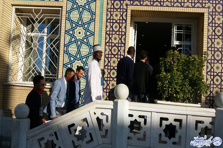 بازدید شرکت&zwnj;کنندگان مسابقات بین&zwnj;المللی قرآن دانشجویان مسلمان از حرم رضوی