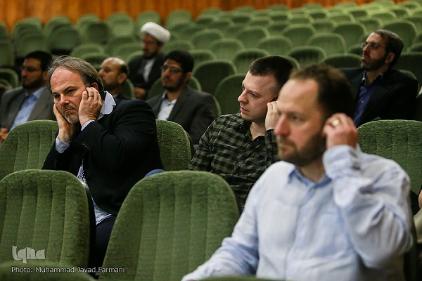 نقدی بر یک رویداد علمی با برند بینالمللی/ پذیرش مقالهای با چهار نویسنده و بیارتباط با همایش نقدی بر یک رویداد علمی با برند بینالمللی/ پذیرش مقالهای با چهار نویسنده و بیارتباط با همایش