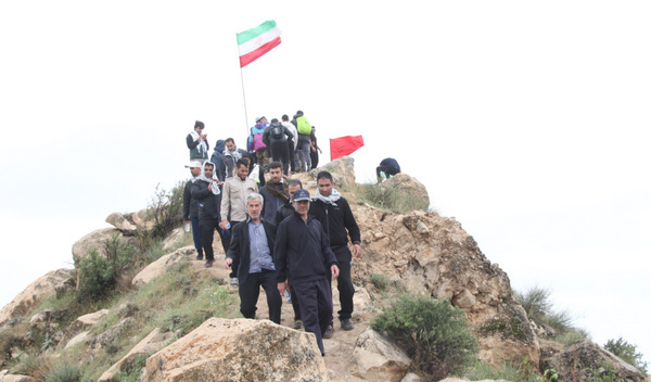 گزارش تصویری صعود بسیجیان کوهدشتی به ارتفاعات بازی&zwnj;دراز