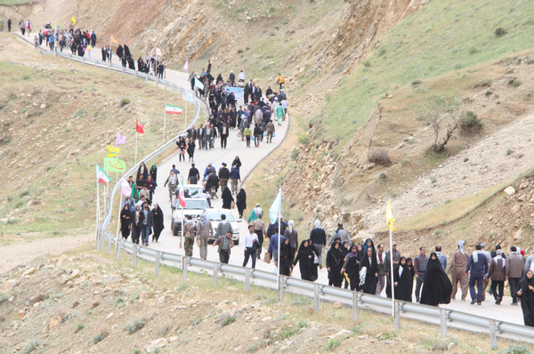 گزارش تصویری صعود بسیجیان کوهدشتی به ارتفاعات بازی&zwnj;دراز