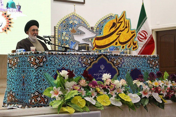 رد نشود/// تلاش برای برگزاری حجی با آرامش/ مديريت فرهنگی برعهده روحانی کاروان است
