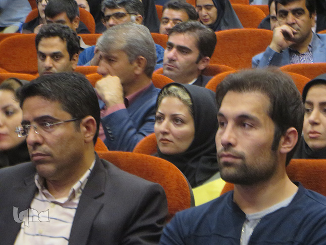گزارش تصویری جشنواره امتنان از نخبگان جامعه کار و تولید لرستان گزارش تصویری جشنواره امتنان از نخبگان جامعه کار و تولید لرستان