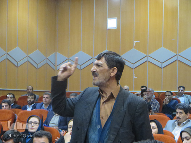 گزارش تصویری جشنواره امتنان از نخبگان جامعه کار و تولید لرستان گزارش تصویری جشنواره امتنان از نخبگان جامعه کار و تولید لرستان
