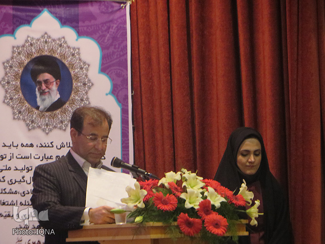گزارش تصویری جشنواره امتنان از نخبگان جامعه کار و تولید لرستان گزارش تصویری جشنواره امتنان از نخبگان جامعه کار و تولید لرستان