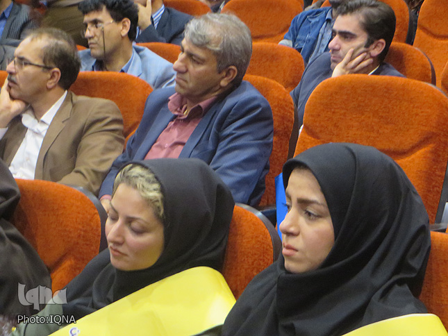 گزارش تصویری جشنواره امتنان از نخبگان جامعه کار و تولید لرستان گزارش تصویری جشنواره امتنان از نخبگان جامعه کار و تولید لرستان