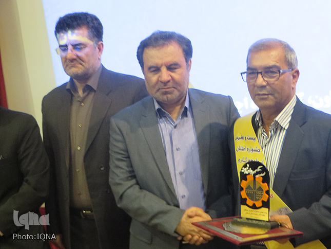 گزارش تصویری جشنواره امتنان از نخبگان جامعه کار و تولید لرستان گزارش تصویری جشنواره امتنان از نخبگان جامعه کار و تولید لرستان