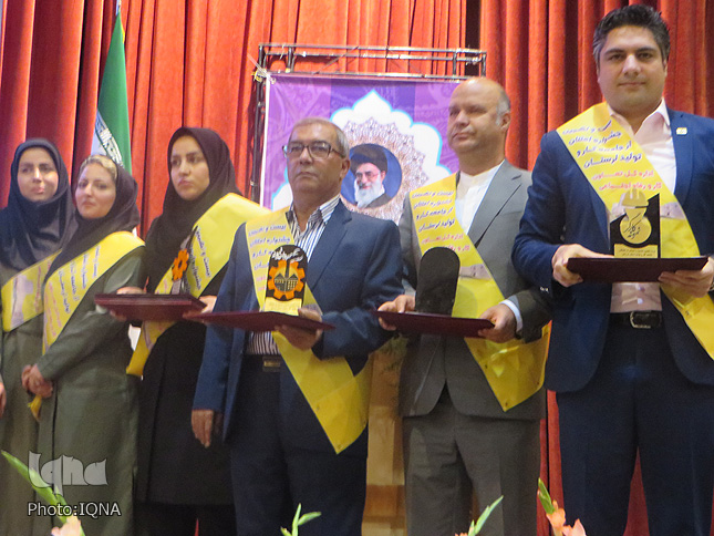 گزارش تصویری جشنواره امتنان از نخبگان جامعه کار و تولید لرستان گزارش تصویری جشنواره امتنان از نخبگان جامعه کار و تولید لرستان