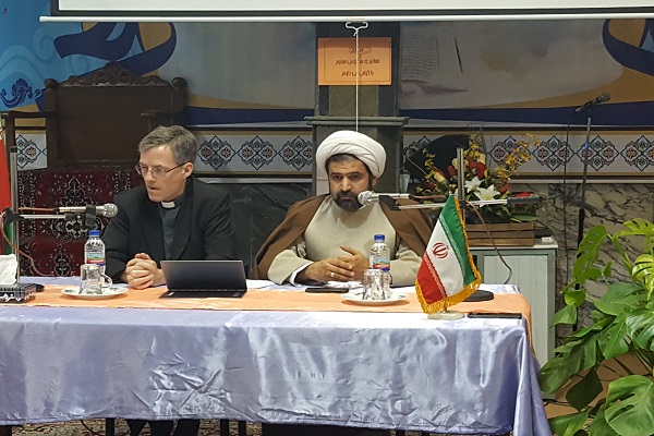 نماز مسیحیان با ولایت عیسی(ع) رنگ الهی میگیرد نماز مسیحیان با ولایت عیسی(ع) رنگ الهی میگیرد