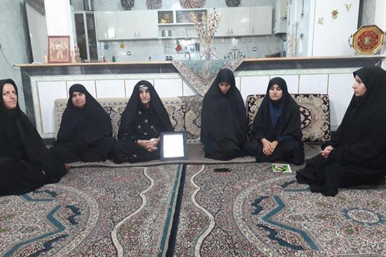 گزارش تصویری دیدار کارکنان اداره&zwnj;کل حفظ آثار دفاع مقدس لرستان با مادر شهید زاهدالدین خیرالهی