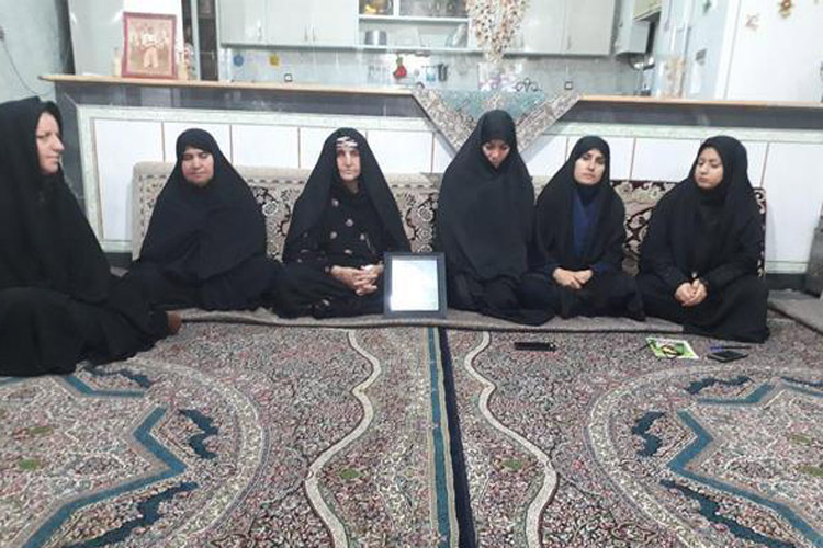 گزارش تصویری دیدار کارکنان اداره&zwnj;کل حفظ آثار دفاع مقدس لرستان با مادر شهید زاهدالدین خیرالهی