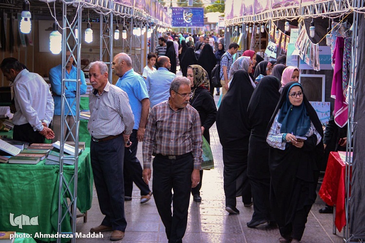 دهمین نمایشگاه قرآن و عترت فارس امروز به كار خود پایان می&zwnj;دهد/ صف&zwnj;های طولانی توزیع بن