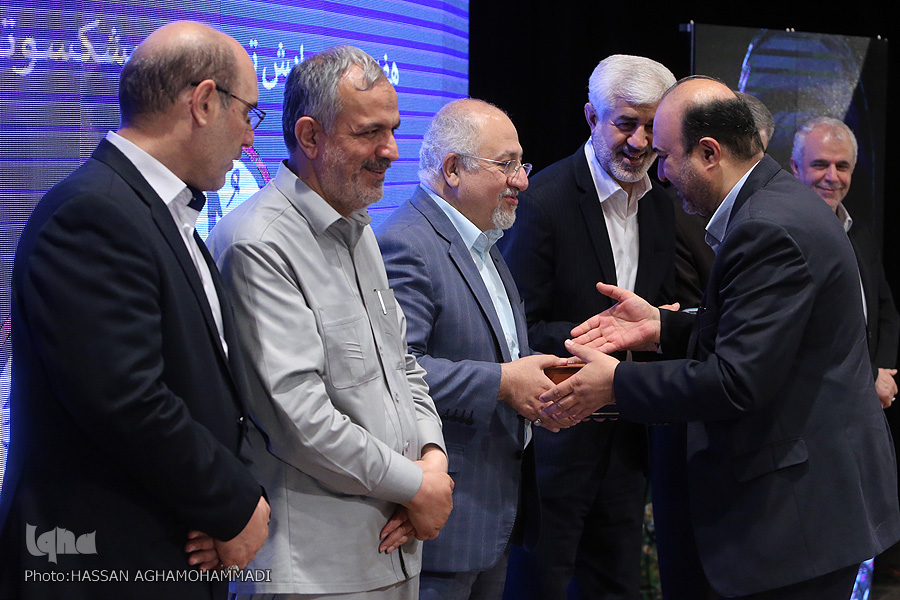 فوری////هفدهمین همایش «عمری با قرآن» برپا شد/ تجلیل از 6 قرآنی شهر تهران و 2خانواده قرآنی/ بهره مندی جامعه پرسنل شهرداری تهران از آموزش های قرآنی