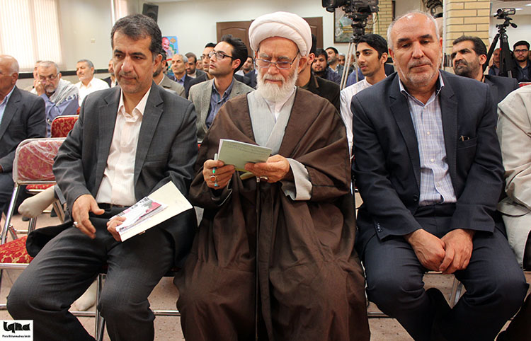 دیدار شاعران و مداحان بسیجی با نماینده ولی فقیه در همدان