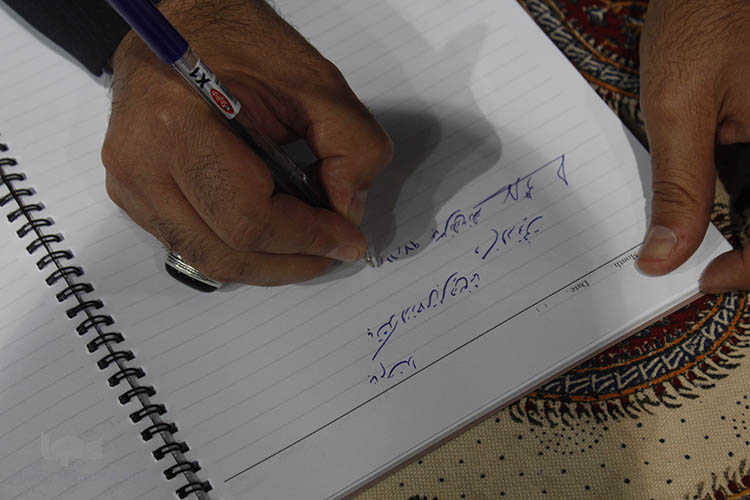 کتابت هزار سوره نصر در حاشیه نمایشگاه بین المللی قران کتابت هزار سوره نصر در حاشیه نمایشگاه بین المللی قران