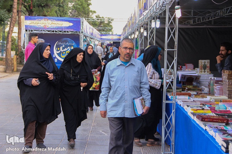بازدیدكنندگان از نمایشگاه قرآن فارس گفتند/ از رضایت نسبی مردم تا گلایه از حضور كم&zwnj;رنگ جامعه قرآنی