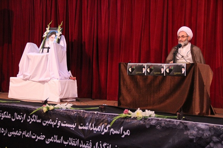 امام خمینی(ره) به همه ویژگی های یک رهبر الهی آراسته بود