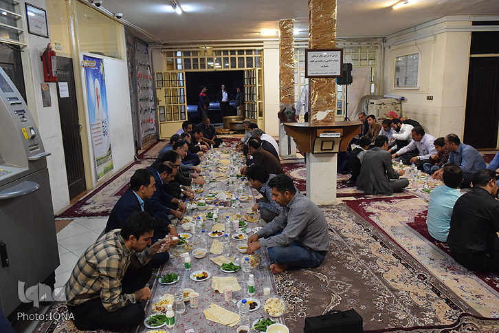 گزارش تصویری صیافت افطار آموزش و پرورش ناحیه یک خرمآباد گزارش تصویری صیافت افطار آموزش و پرورش ناحیه یک خرمآباد